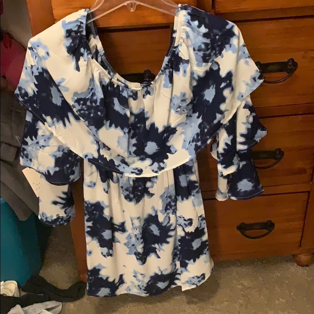 Ruffle sleeve blouse